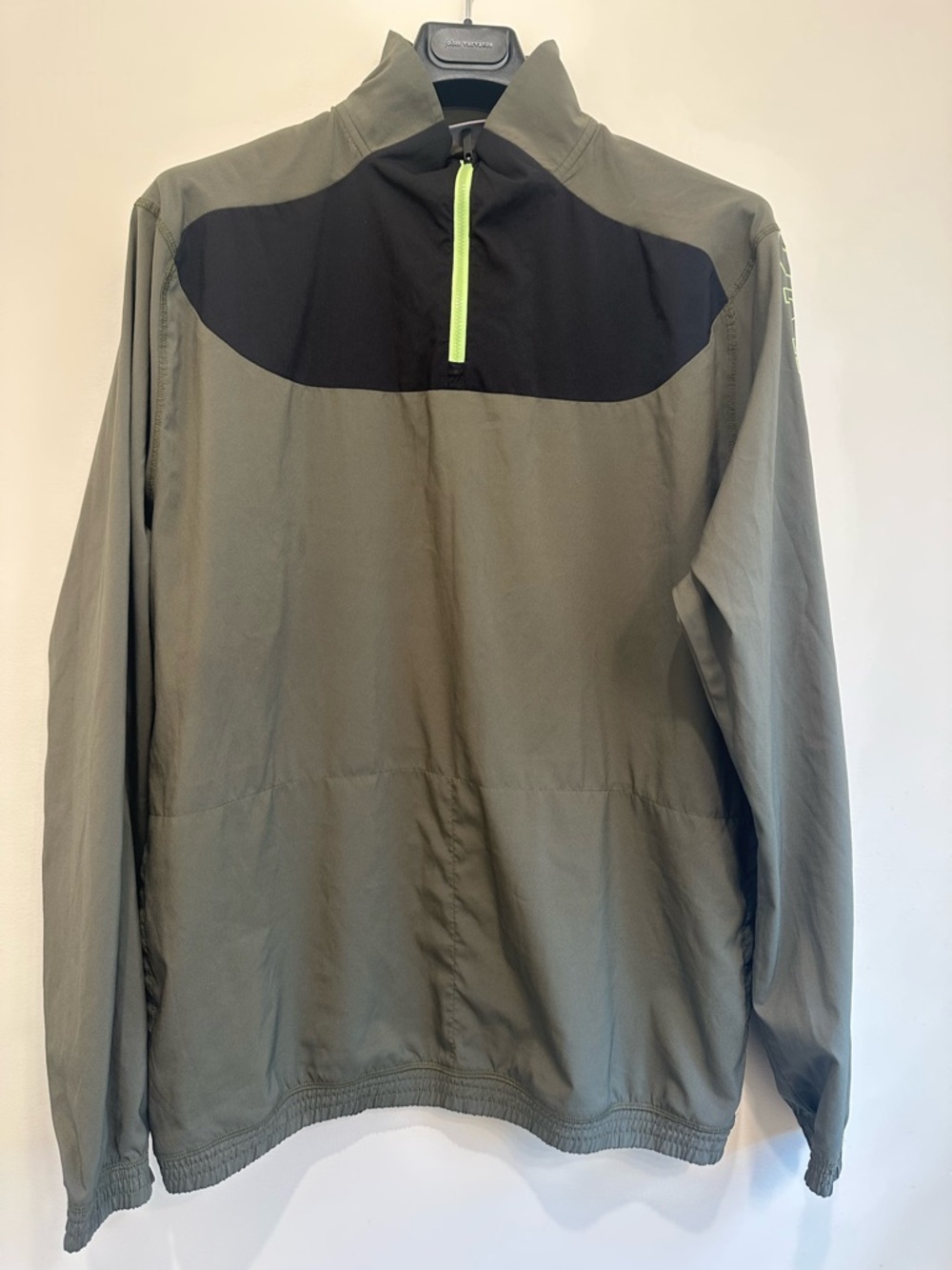 Puma Men‘s Olive Half-Zip Pullover Jacket with Black Yoke